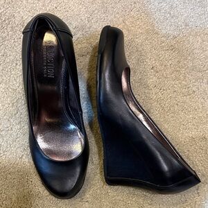 Kenneth Cole Reaction “Did U Tell” Black Wedge Pumps-Size 8.5M